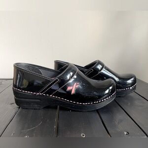 Dansko Black Breast Cancer Clogs, size 39